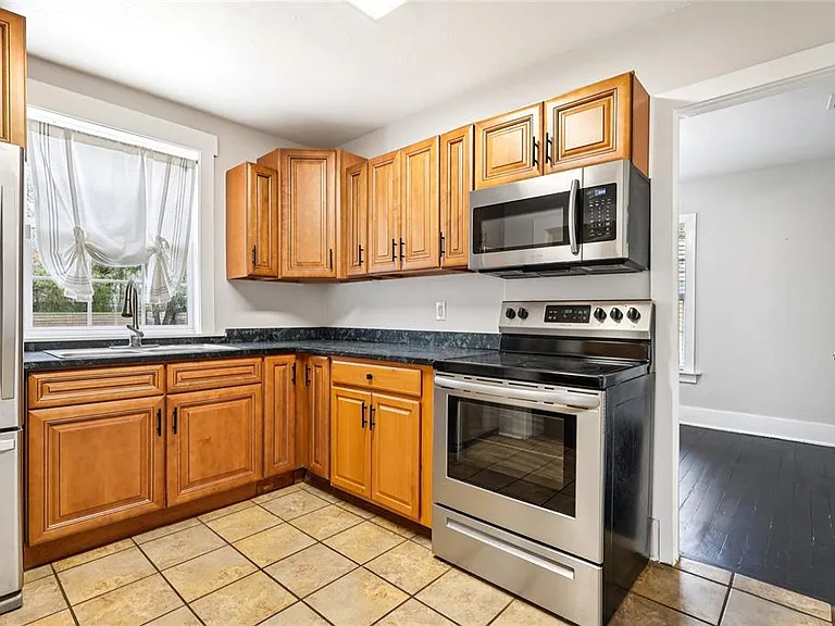 137 E Grant St — Photo 15