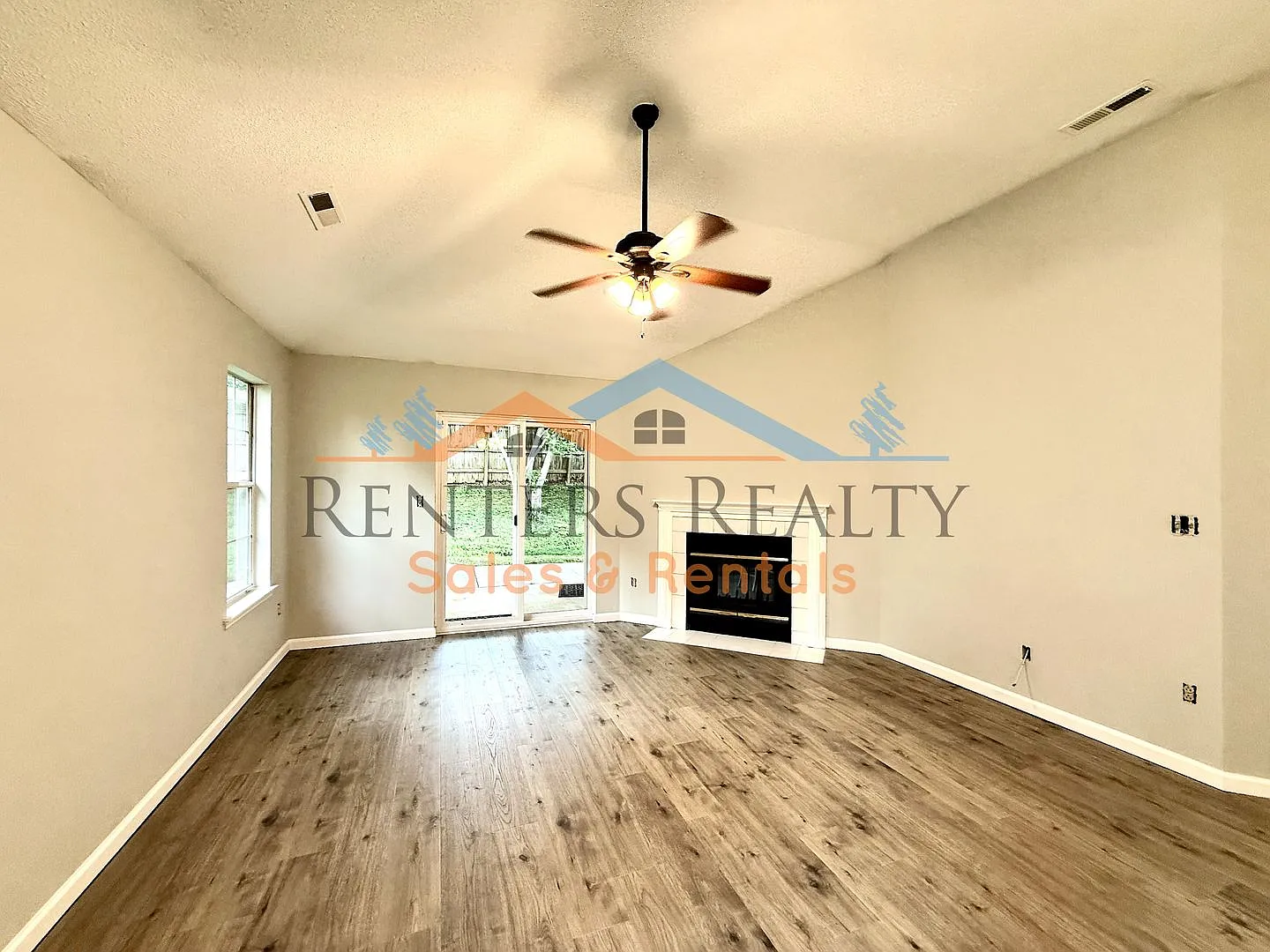 Beautiful 3-Bedroom Home in Madison's Highly Desired Bob Jones High School District — Photo 4