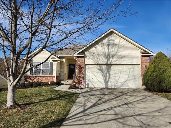 2800 S Woodbury Dr, Independence, MO 64055