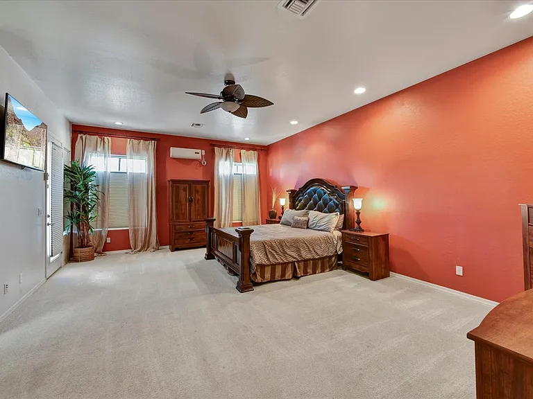 412 E Yearling Rd — Photo 9