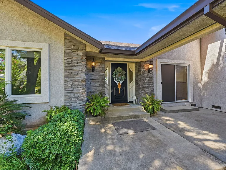 1484 Saint Andrews Dr — Photo 3