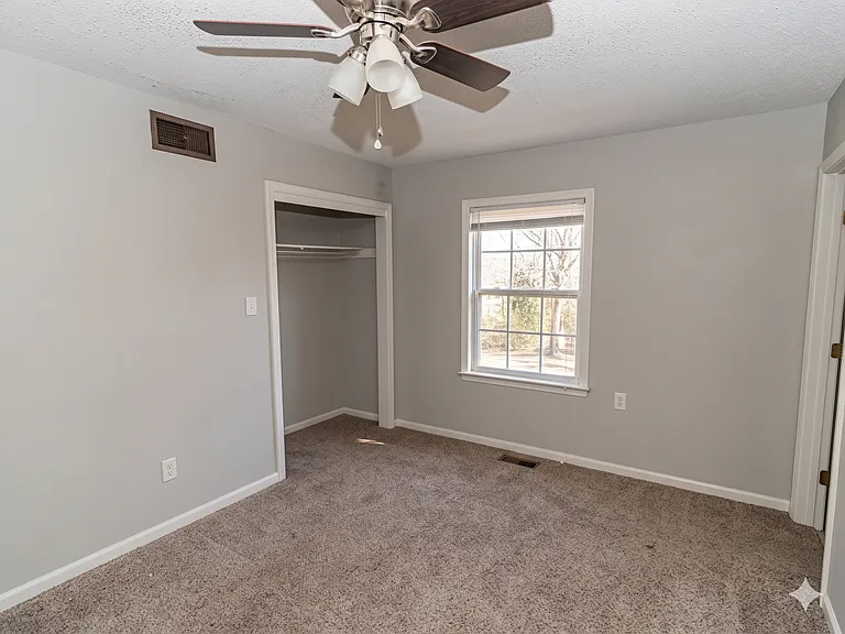 416 W Spring Dr — Photo 7
