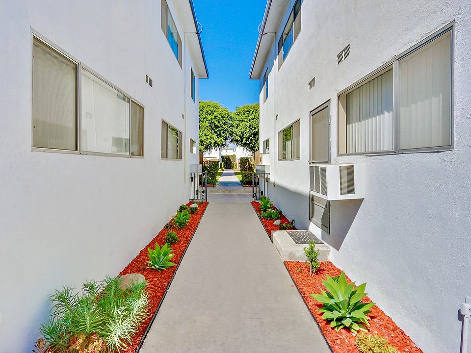 Hallway courtyard with drought landscaping
