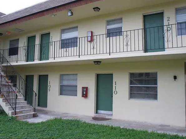 4800 NW 24th Court #D214, Lauderdale Lakes, FL 33313