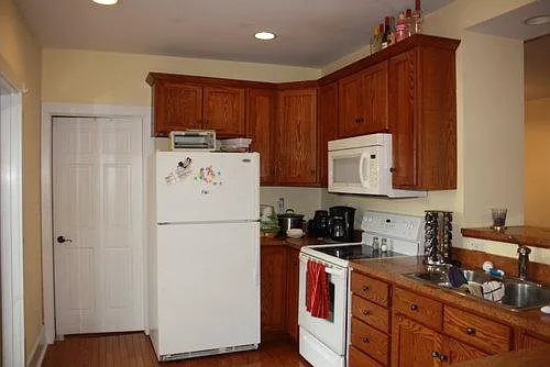 5 bed, 3100 sqft, $7,350 — Photo 3