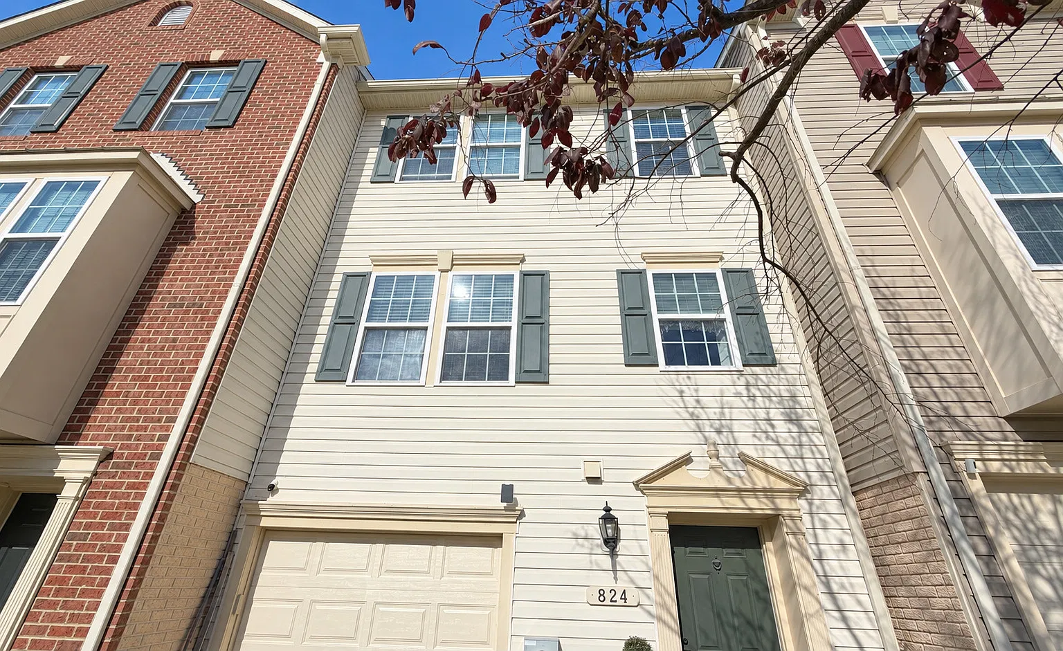 3 bed, 1757 sqft, $2,950 — Photo 2
