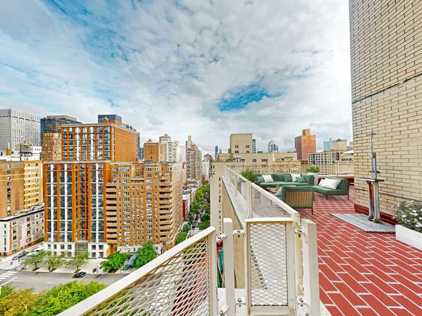 30 Park Avenue image 2 of 27