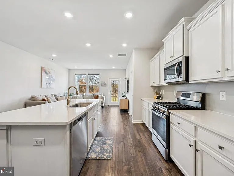 65 Morley Blvd — Photo 9