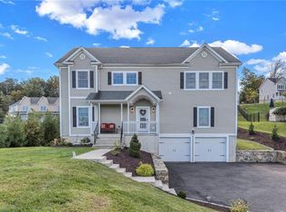 22 Tanyas Ct, Monroe, NY 10950