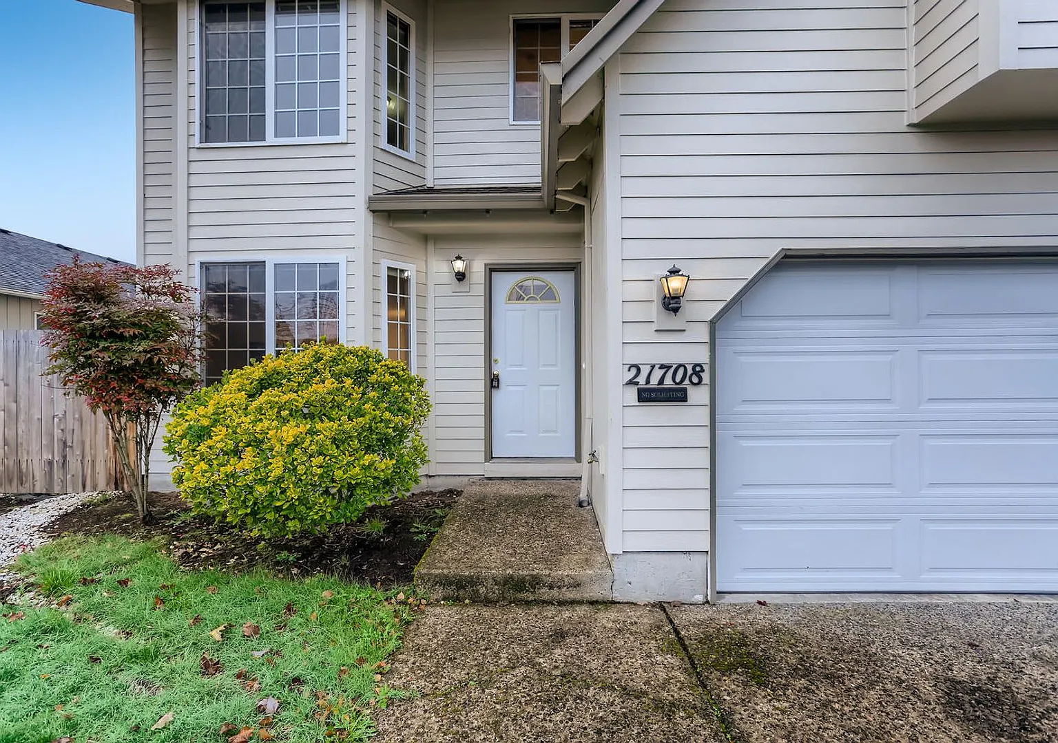 Beautiful 3 Bed 2.5 Bath Beaverton Home! — Photo 2