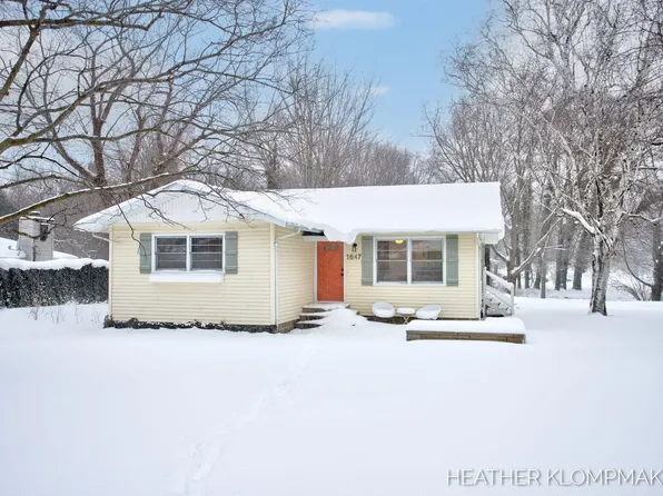 1647 W Lakewood Blvd, Holland, MI 49424