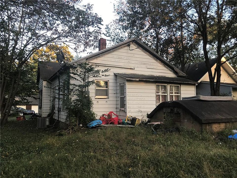 2nd image of 208 S Black Ave