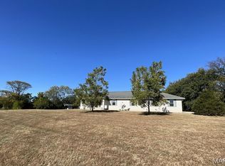 15225 Old State Rd, Carlyle, IL 62231