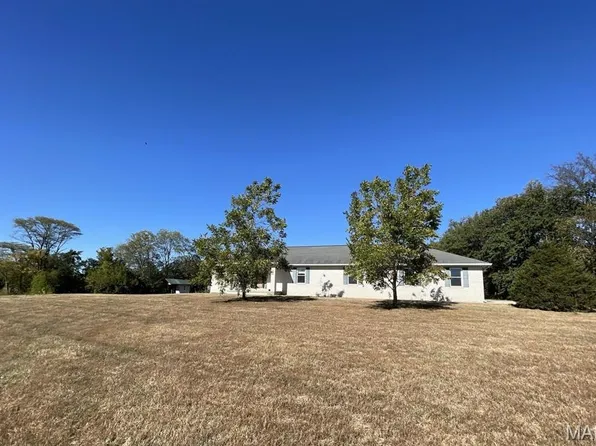 15225 Old State Rd, Carlyle, IL 62231