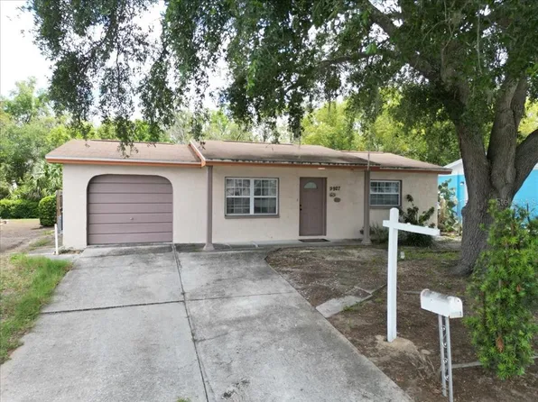 9927 Woodridge Ct, Port Richey, FL 34668