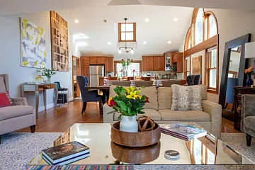 4 bed, 1908 sqft, $3,800 — Photo 4