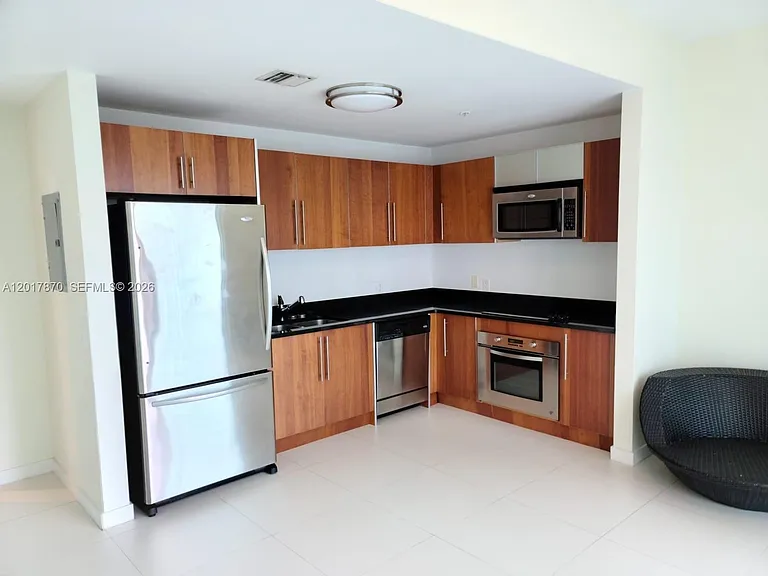 300 S Biscayne Blvd #T-3303 — Photo 2