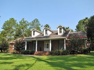 210 SE Robinwood Dr, Madison, FL 32340