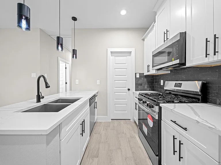 929 Green Meadow Ln #B — Photo 3