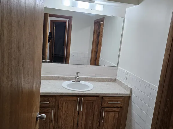 4812 N 104th St APT 4, Milwaukee, WI 53225