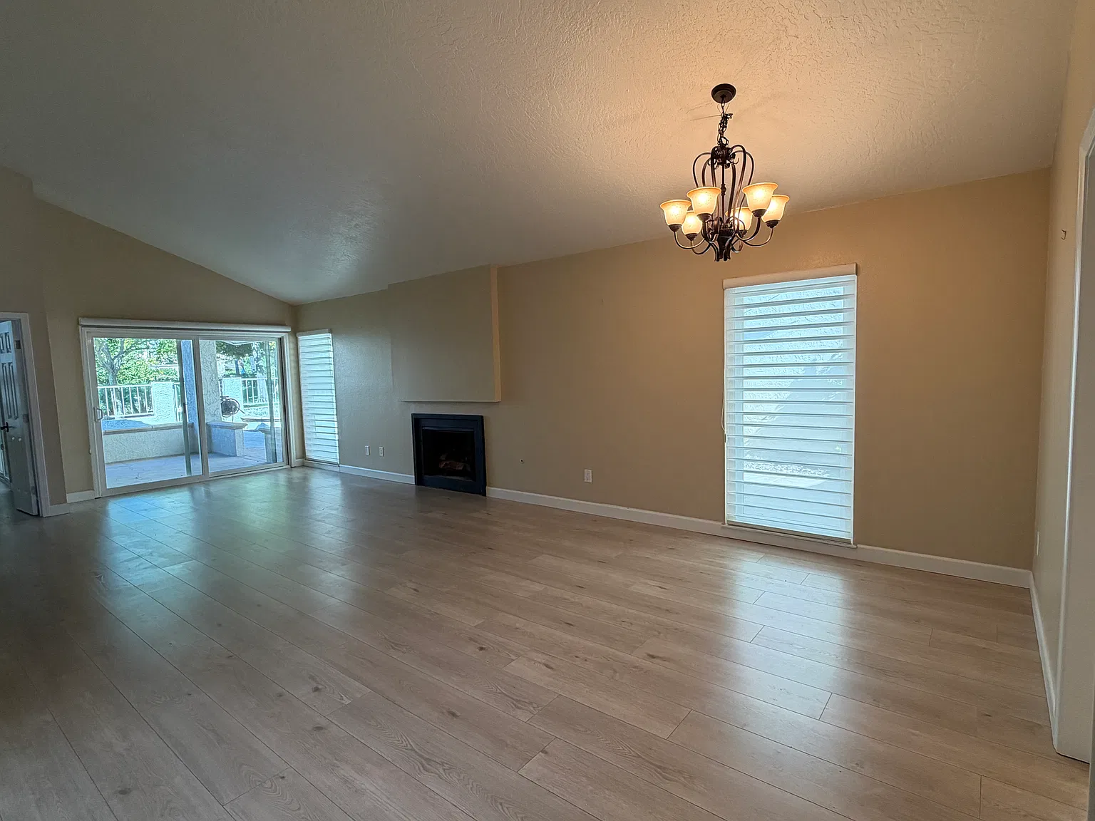 2 bed, 1668 sqft, $3,200 — Photo 4