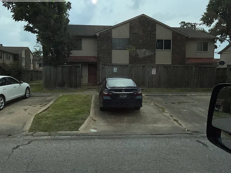 303 N Rhodes St #7 — Photo 1
