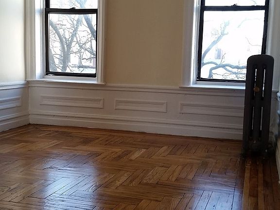 3rd image of 914 42nd St APT D4