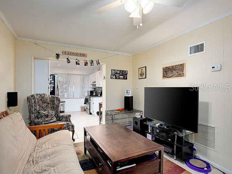 810 N Hampton Ave — Photo 4