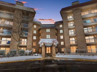 1220 Rudolph Rd APT 3H, Northbrook, IL 60062
