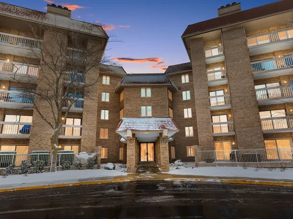 1220 Rudolph Rd APT 3H, Northbrook, IL 60062