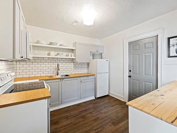 5th image of 2734 E Surrey Dr