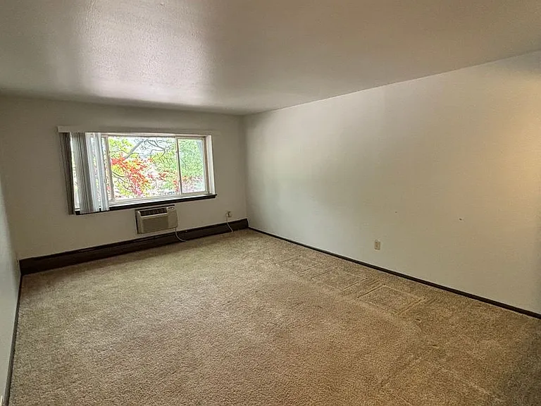 10628 W Dakota St — Photo 3