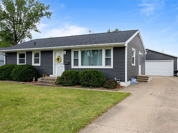 3rd image of 700 Grant Wood Dr SE