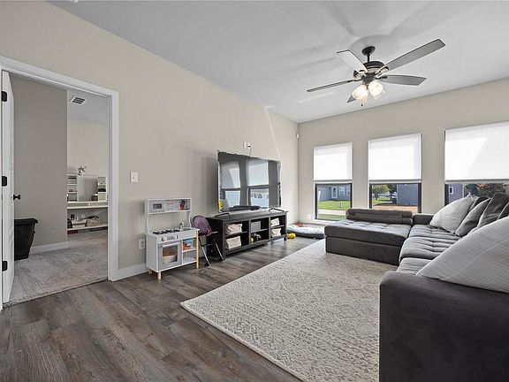 5th image of 1912 Plantation Ln