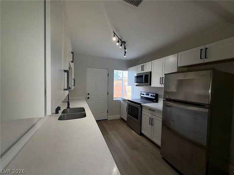 1628 Thelma Ln #1628 — Photo 3