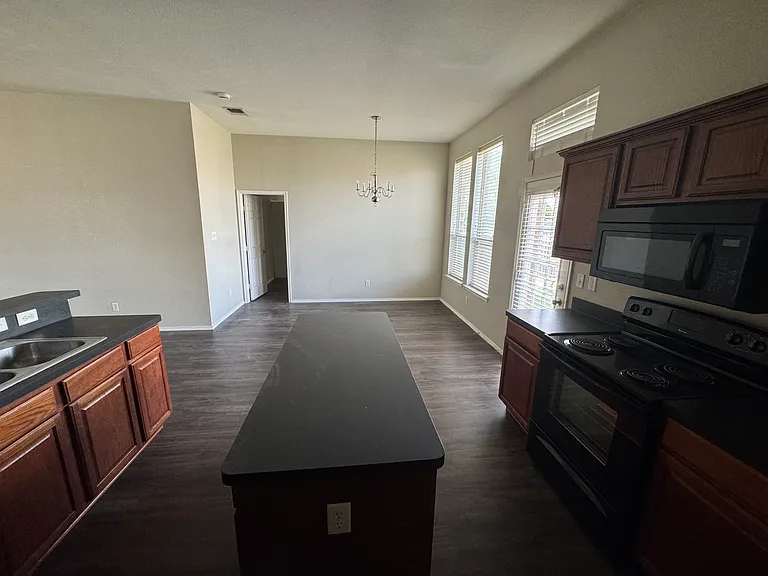 6911 Misty Meadow Ln — Photo 9