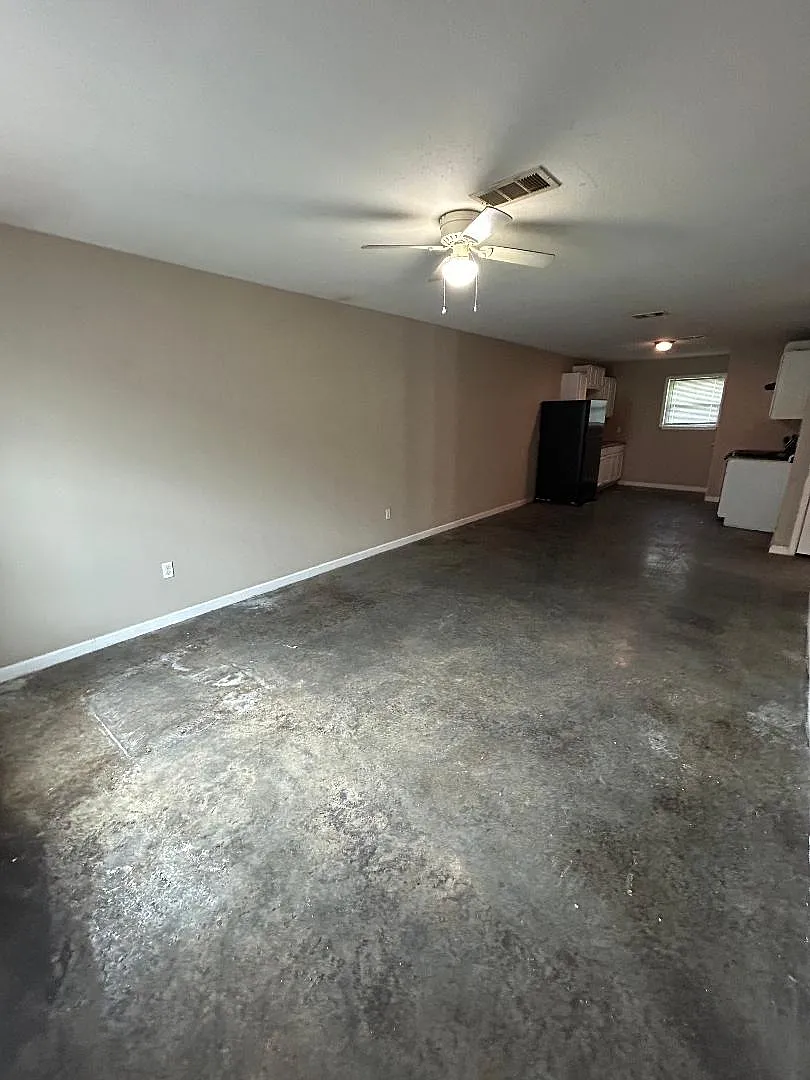 Building Photo - 106 W Forrest St #B