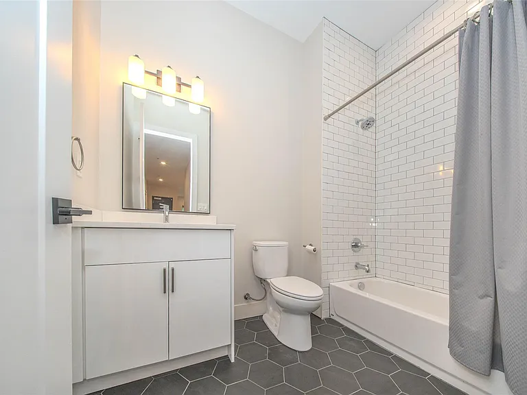 4530 Commonwealth St #1 — Photo 33