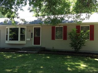 1815 Middle Rd, Camanche, IA 52730