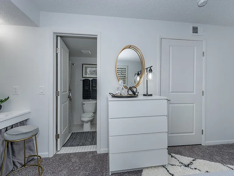 Windsor Place Apartments — Photo 20