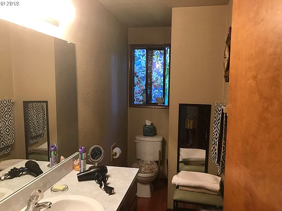 4th image of 1127 Hemlock Ct