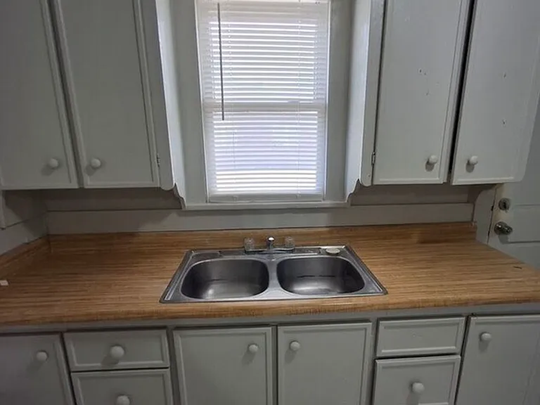 501 S Maryland St — Photo 3