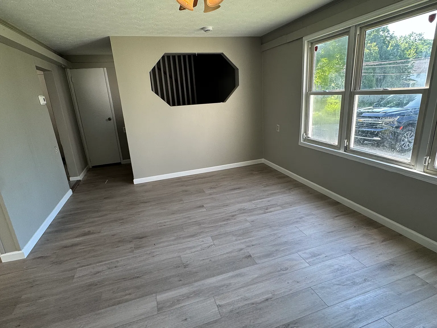 3 bed, 1.5 bath, 1150 sqft, $1,300 — Photo 4