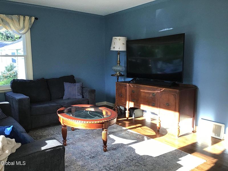 4th image of 40 Glendale Road