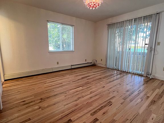 5th image of 111 Manorhaven Blvd Basement 1F