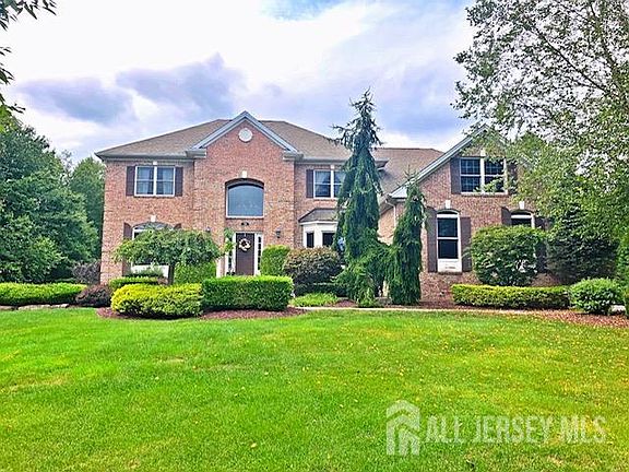 3rd image of 9 Woodmere Rd