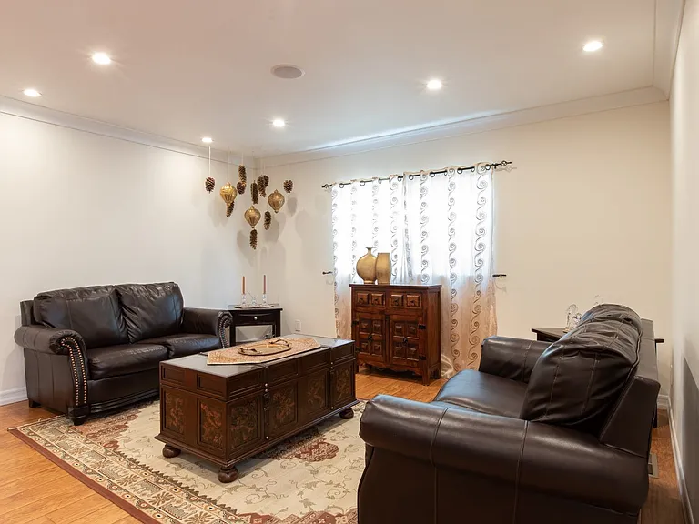 336 W Lexington Dr — Photo 3