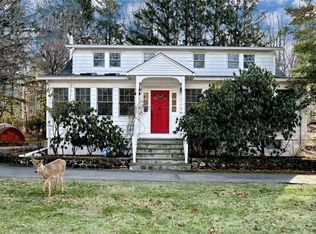 86 Hungry Hollow Rd, Chestnut Ridge, NY 10977