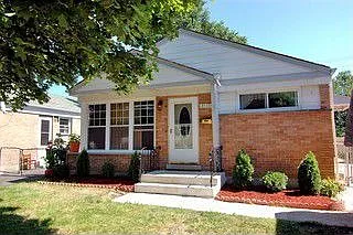 8115 S Kilbourn Ave photo 1