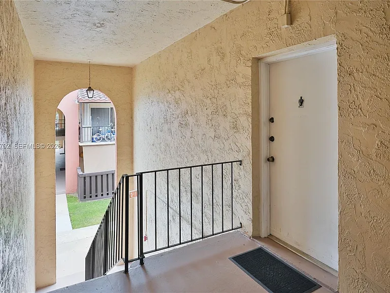 10786 N Kendall Dr #D18 — Photo 16